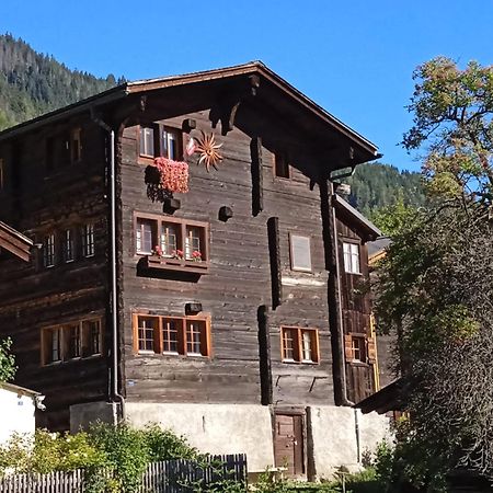 Heimeliges Walliserhaus Фиш Экстерьер фото